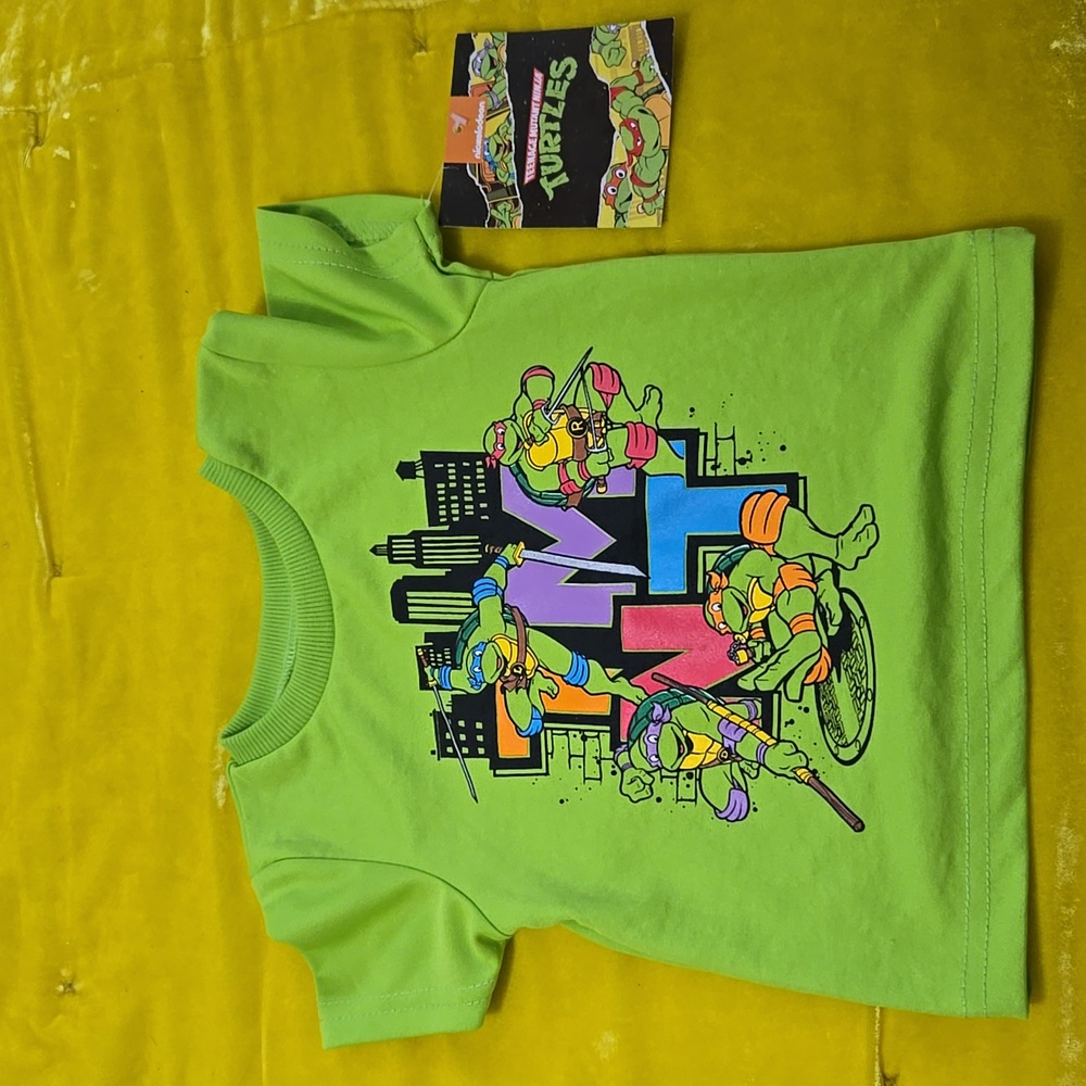 Ninga Turtles t-shirt.